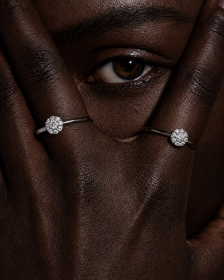 Anel Aurelora — Floral em Ouro Branco 24k com Zircônia