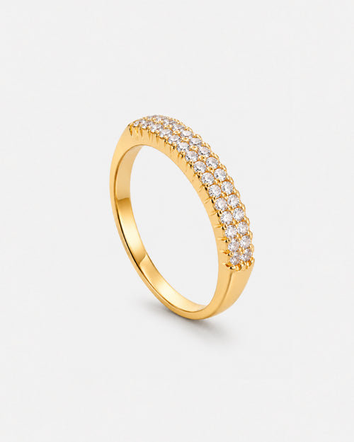 Anel Feminino Andrômeda — Faixa Cravejada em Ouro 24k com Zircônia