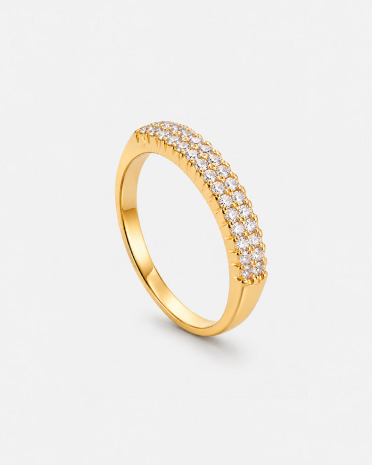 Anel Feminino Andrômeda — Faixa Cravejada em Ouro 24k com Zircônia