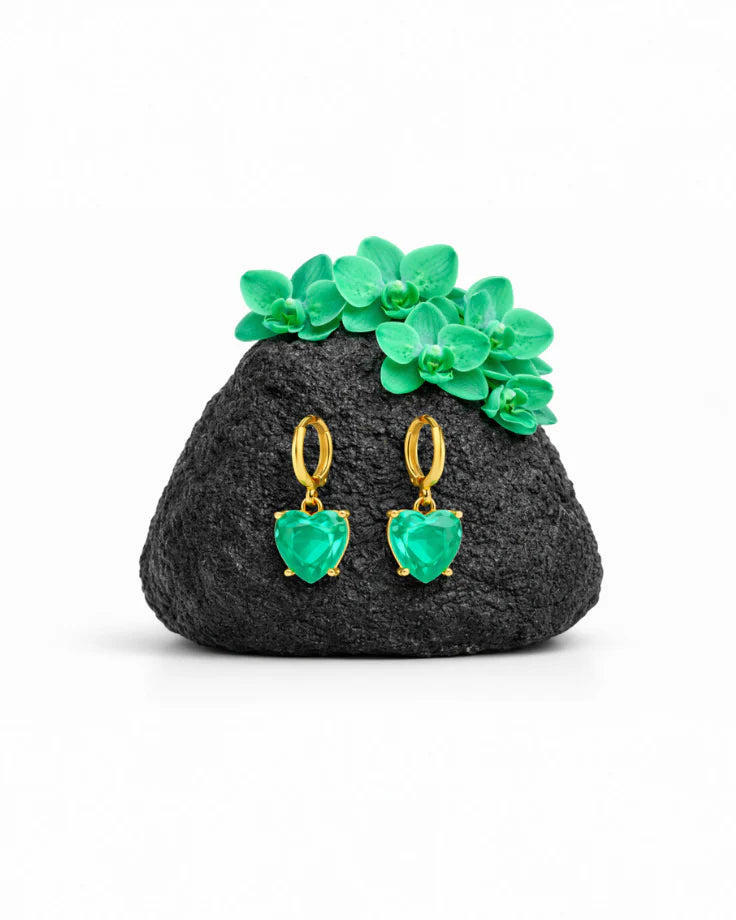 Brincos Femininos Coração Verde da Ilha Viridella Banhado em ouro 24k sobre uma pedra